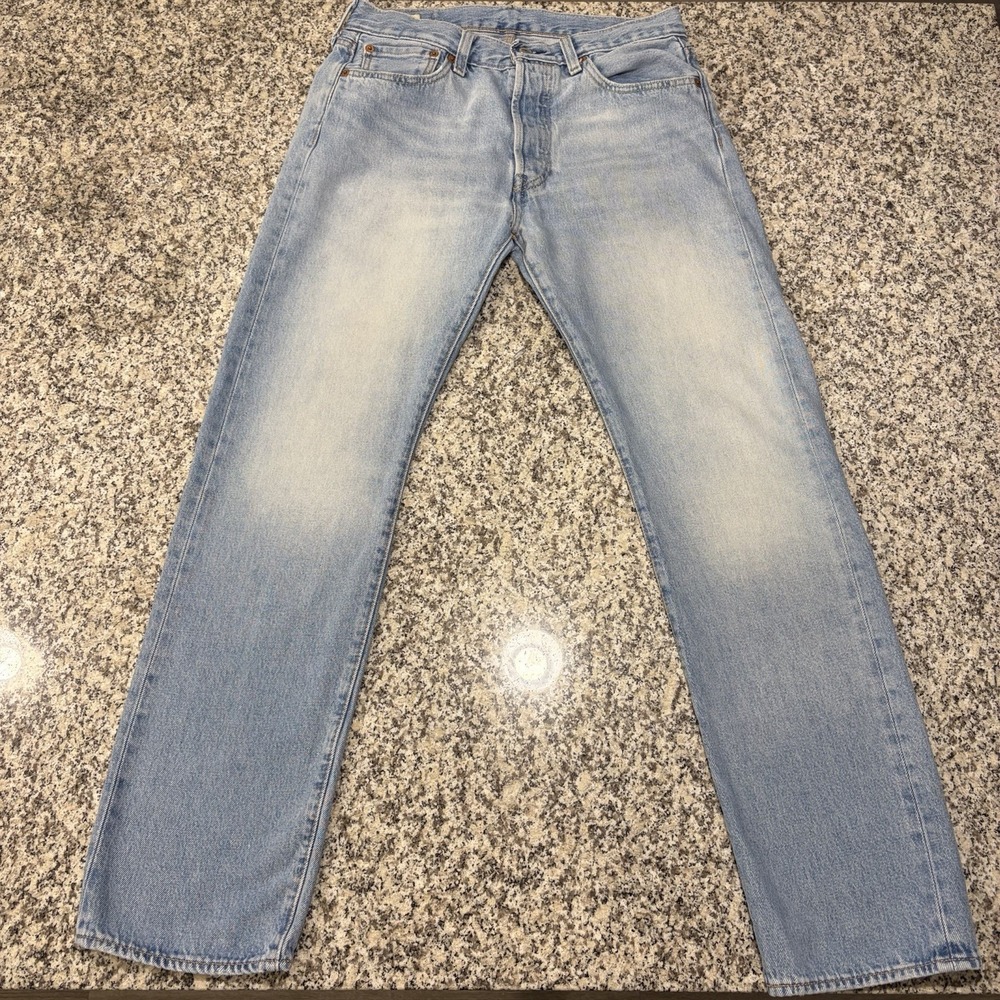 Levi's 501 Premium Jeans Mens 32x32 Light Wash Straight Fit Button Fly⁠